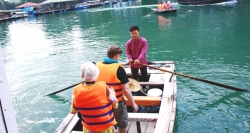 Bootsfahrt zu Besuch des schwimmenden Dorfes Vung Vieng