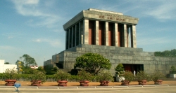 Ho-Chi-Minh-Mausoleum, das Bauwerk zu Ehren vom Präsidenten Ho