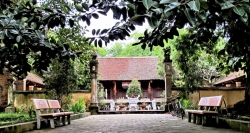 Der Tempel zum Widmen von Kaiser Phung Hung
