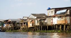 Schwimmende Häuser der Bewohner im Mekong-Delta