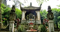 Altar zu Ehren von Ngo Quyen im Tempel Ngo Quyen, Duong Lam Dorf