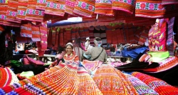 Auf einem mehrfarbigen Wochenmarkt in Ha Giang
