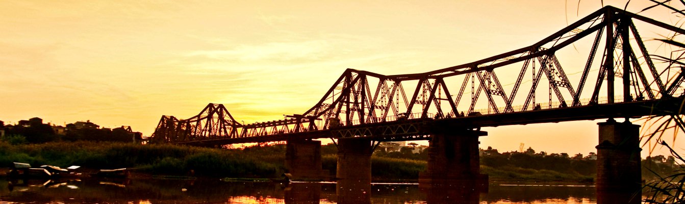 In den letzten 100 Jahren ist Long Bien Brücke ein Zeugnis für viele historischen Ereignisse von Hanoi
