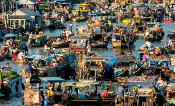 Das turbulente Treiben des schwimmenden Marktes Cai Rang im Mekong-Delta