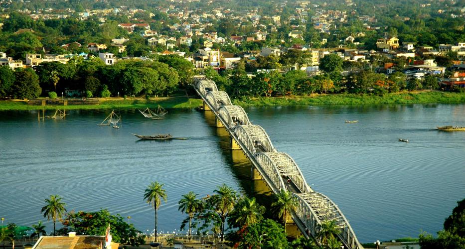 Trang Tien Brücke über dem Parfümfluss in der Kaiserstadt Hue
