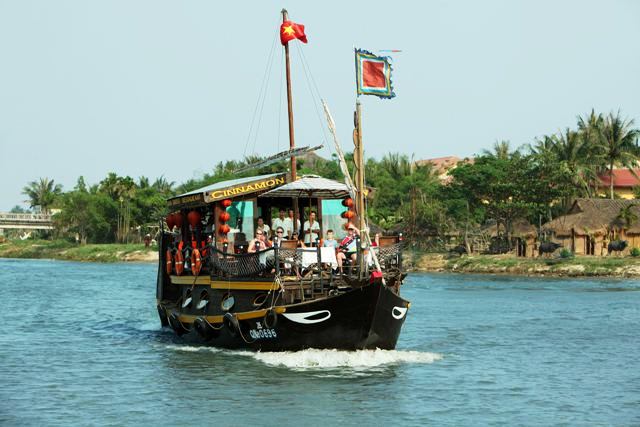 Cinnamon Boot auf dem Fluss Thu Bon