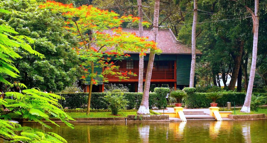Das Wohnhaus Ho Chi Minh am kleinen See