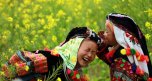 Zwei ethnische Mädchen in Ha Giang, Vietnam