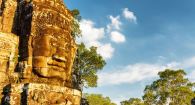 Geheimnisvolles Gesicht aus Stein im Tempel Bayon, Angkor Thom