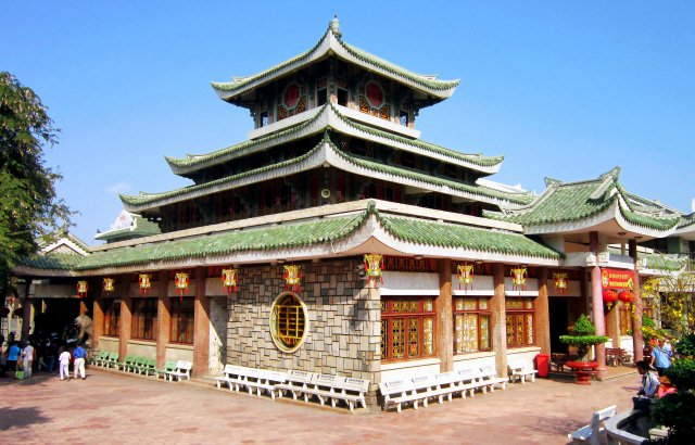 Die Außenseite des Tempels von Frau Chua Xu