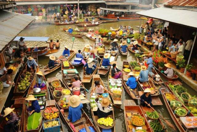 Eine kleine bunte Ecke von Cai Be schwimmender Markt