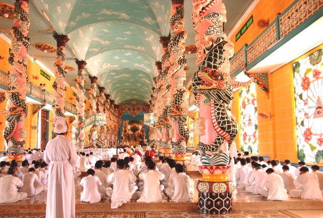 Bei einer Zeremonie im Tempel Cai Dai, Tay Ninh