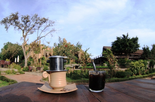 Tolle Chance zum Genießen von Kaffee im Dorf Trung Nguyen